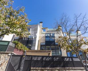 Exterior view of Single-family semi-detached for sale in  Barcelona Capital  with Air Conditioner, Heating and Terrace