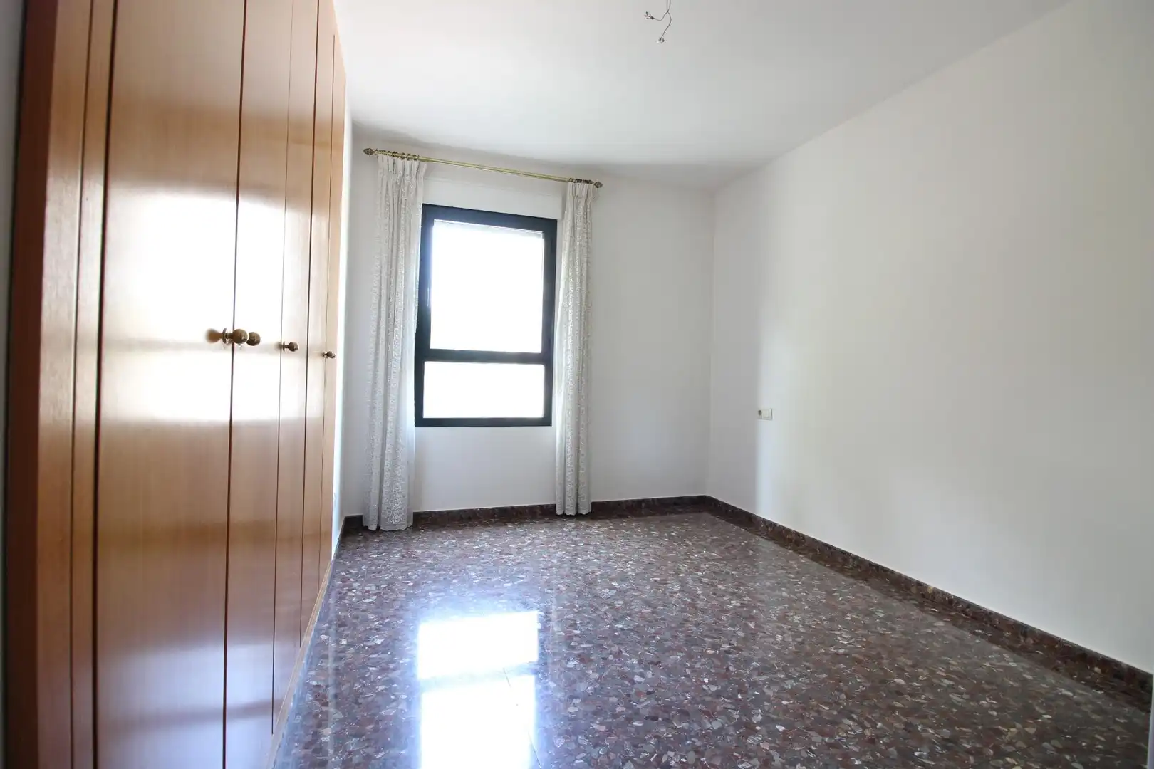 Habitación de Piso en venta en Valencia con Aire acondicionado, Jardín privado y Piscina comunitaria