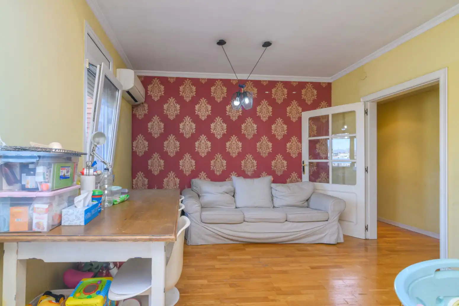 Sala de estar de Piso en venta en Sant Boi de Llobregat con Aire acondicionado, Calefacción y Parquet