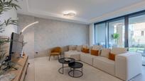 Sala d'estar de Casa adosada en venda en Mijas amb Aire condicionat i Terrassa