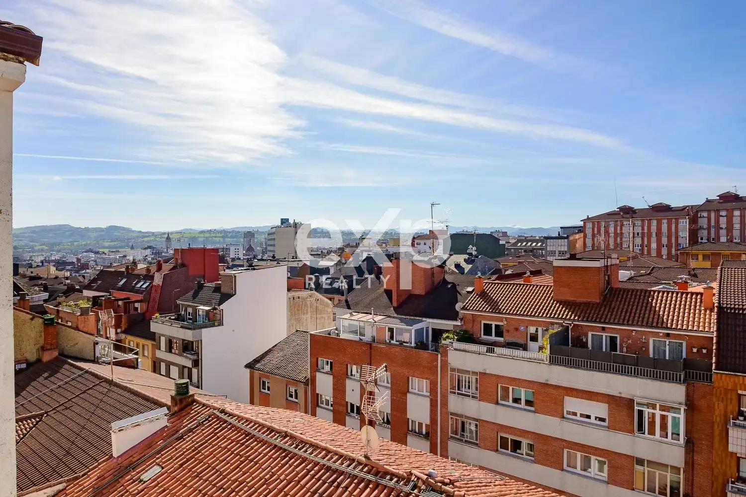 Vista exterior de Piso en venta en Oviedo  con Calefacción, Parquet y Amueblado