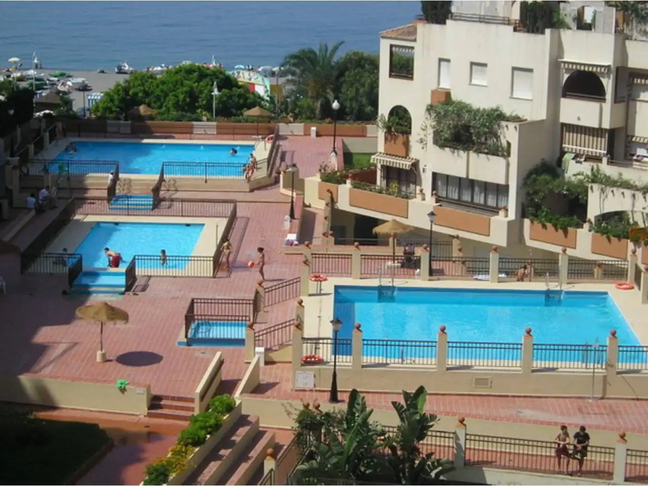 Schwimmbecken von Wohnungen zum Verkauf in Almuñécar mit Gemeinschaftspool