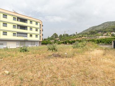 Terreno residencial en venta en Carrer Ronda Sud