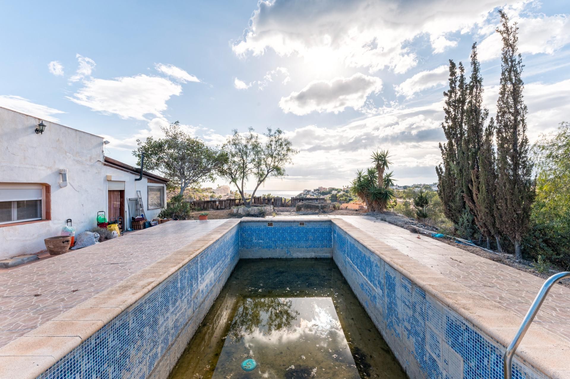 Piscina de Casa o xalet en venda en El Campello amb Calefacció, Jardí privat i Terrassa