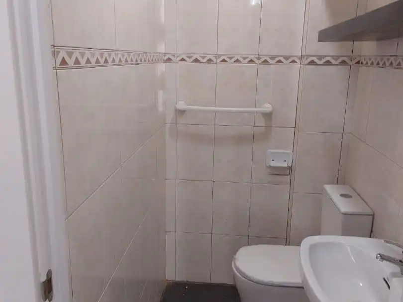 Badezimmer von Geschaftsraum zur Miete in Castro-Urdiales mit Klimaanlage