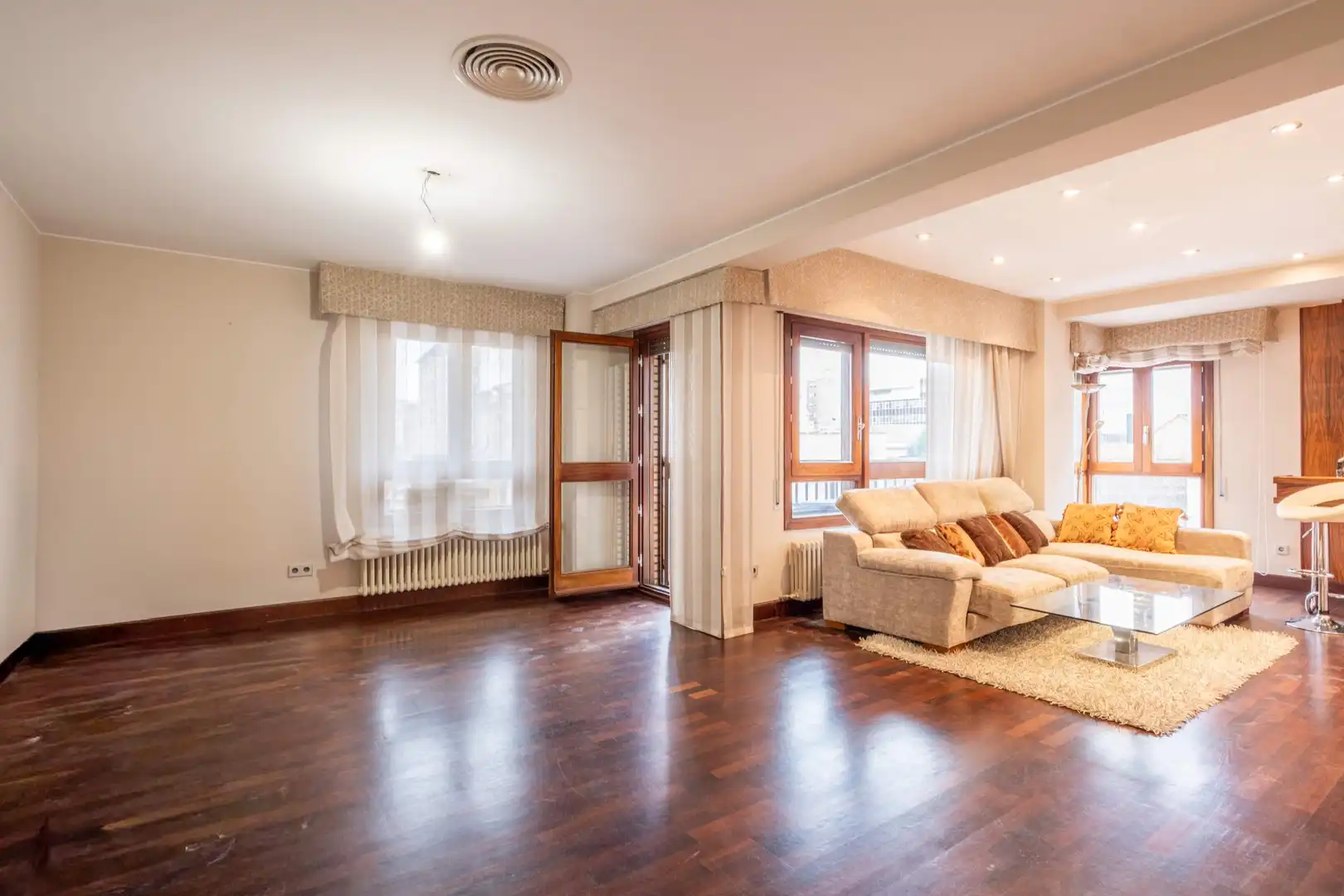 Sala de estar de Piso de alquiler en Zaragoza con Aire acondicionado, Calefacción y Parquet