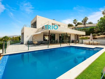 Villa mit Pool zum Verkauf in Cala Vinyes
