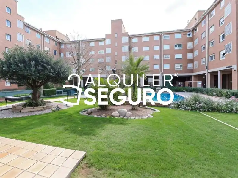 Vista exterior de Pis de lloguer en Madrid amb Aire condicionat, Calefacció i Piscina