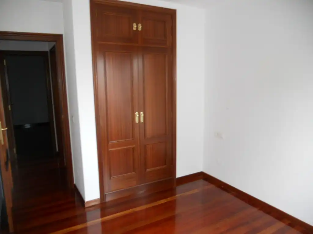 Piso de alquiler en Santiago de Compostela  con Calefacción, Trastero y Horno