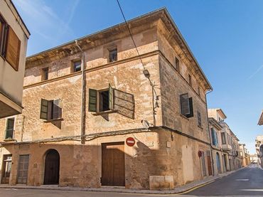 Casa rústica amb balcó en venda a Carrer de Sant Miquel