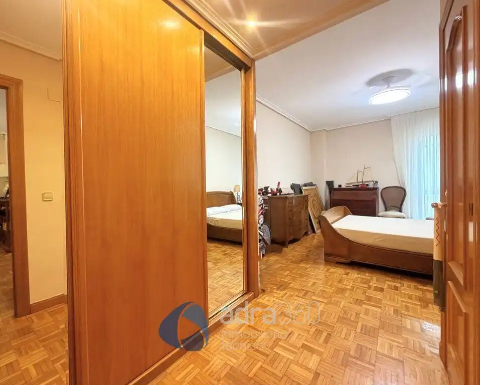 Habitación de Piso en venta en  Logroño con Calefacción y Trastero