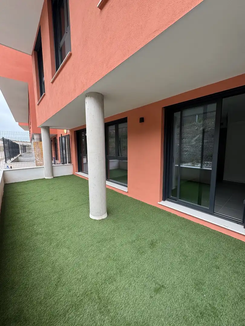 Vista exterior de Planta baixa en venda en Mijas amb Aire condicionat, Terrassa i Piscina