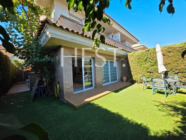 Casa adosada en Venta en Carrer de Pere Vergés en Regueral - Prat d'en Forés