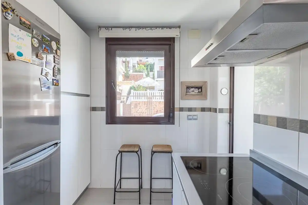 Kitchen of Flat for sale in Granada  with Air Conditioner, Heating and Storage room