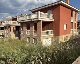 Vista exterior de Casa o xalet en venda en Navas del Rey amb Terrassa