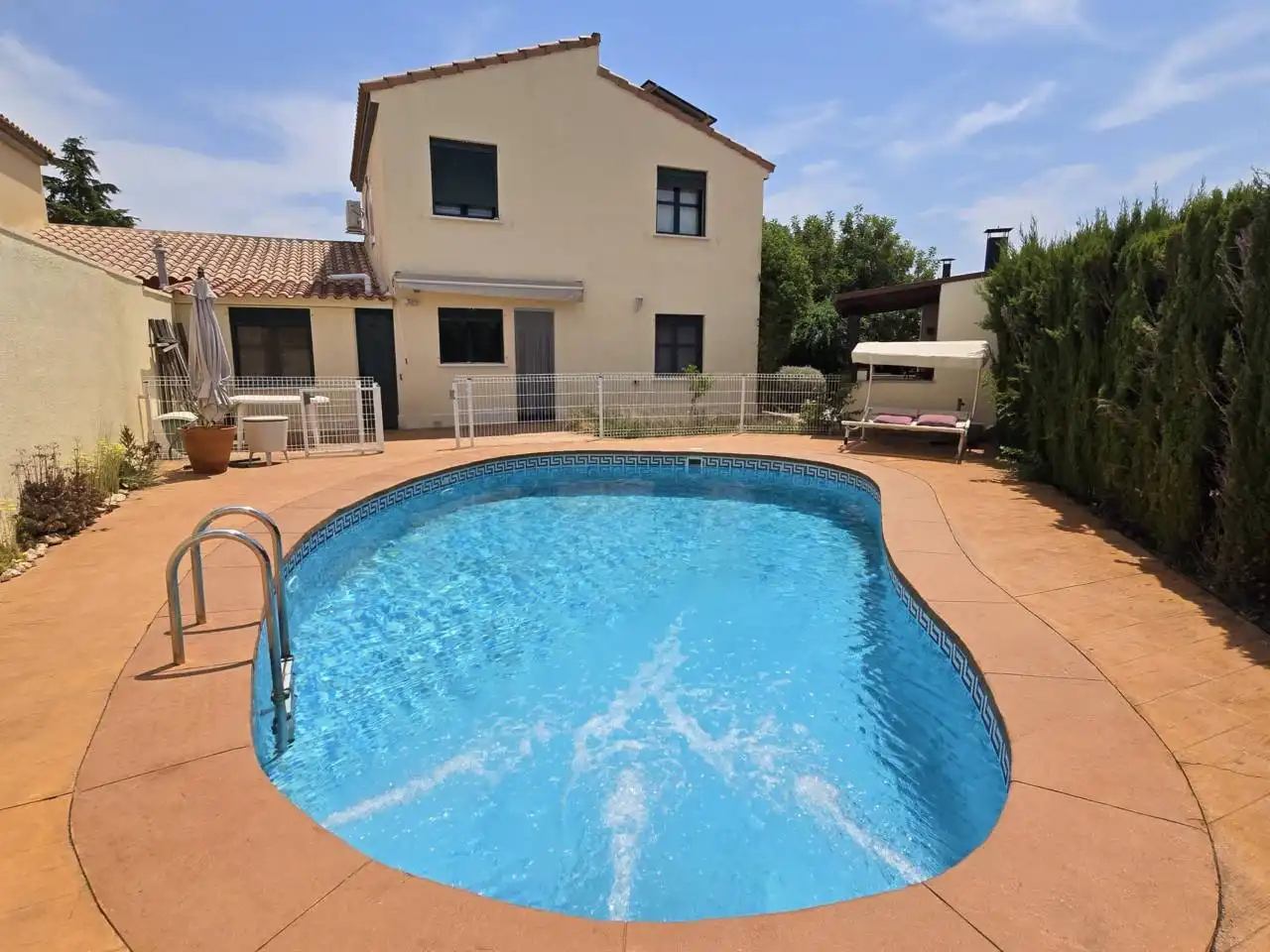 Swimming pool of Houses for rent in Riba-roja de Túria  with Air Conditioner, Heating and Private garden