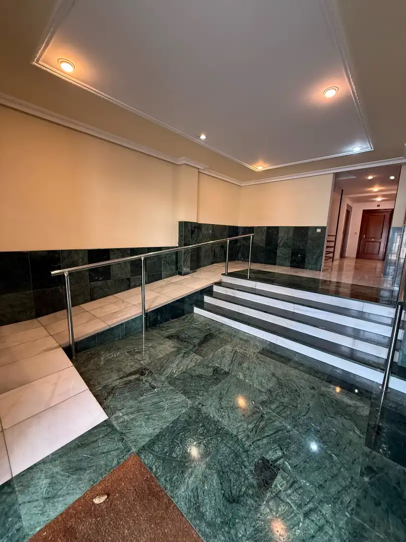 Piso en venta en Oviedo  con Calefacción y Trastero
