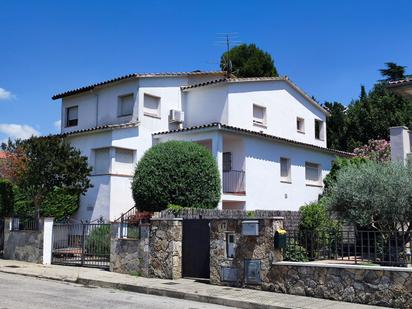 Exterior view of Single-family semi-detached for sale in Girona Capital  with Air Conditioner, Terrace and Balcony