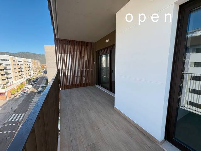 Piso en Alquiler en Poniente-Norte - Miralbaida - Parque Azahara