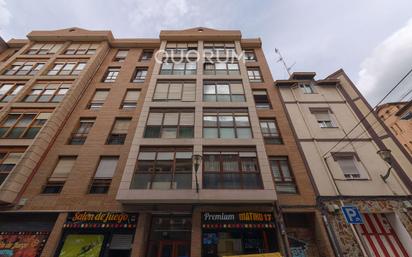 Vista exterior de Pis en venda en Bilbao  amb Calefacció i Traster