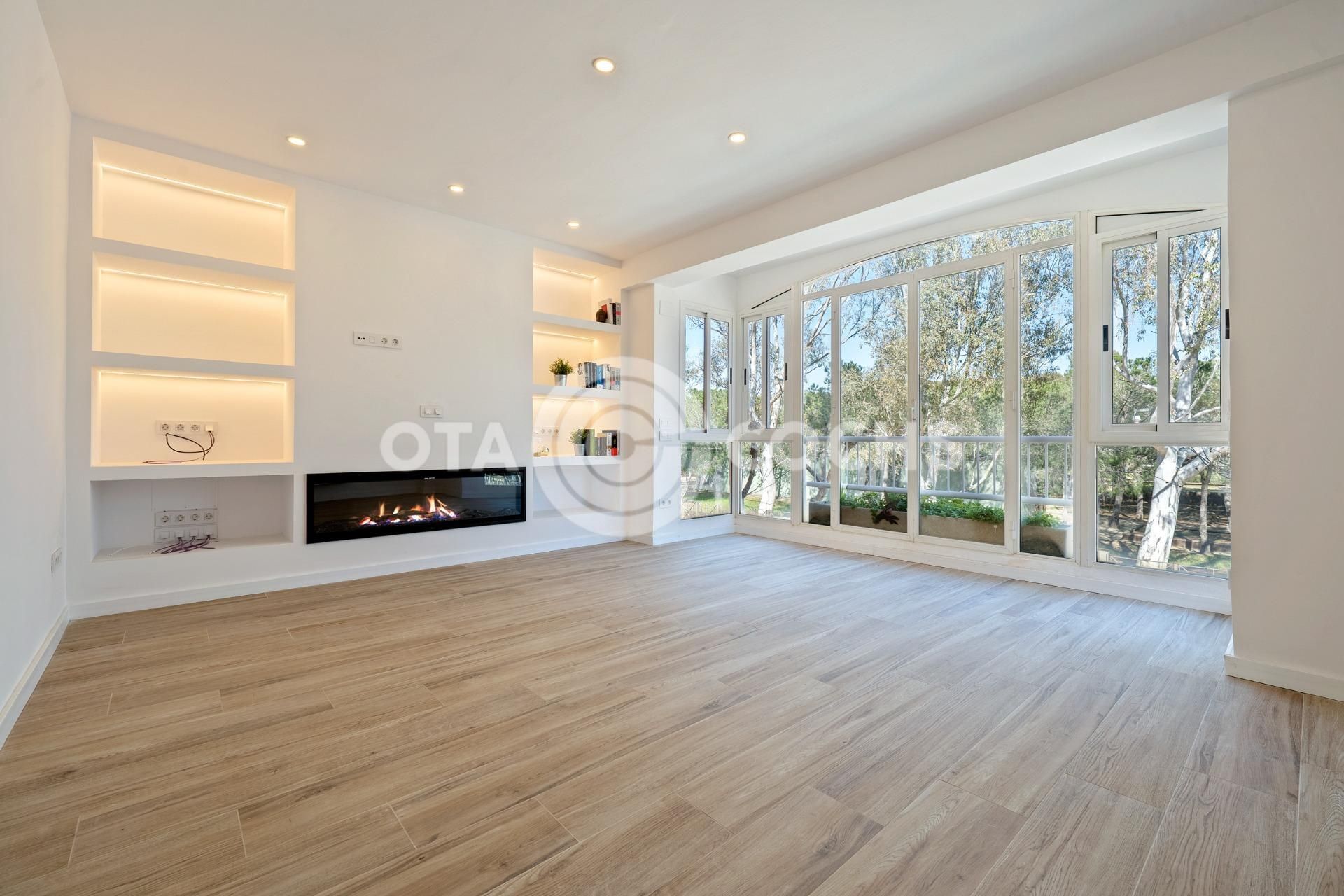 Living room of Single-family semi-detached for sale in Cambrils  with Private garden and Balcony