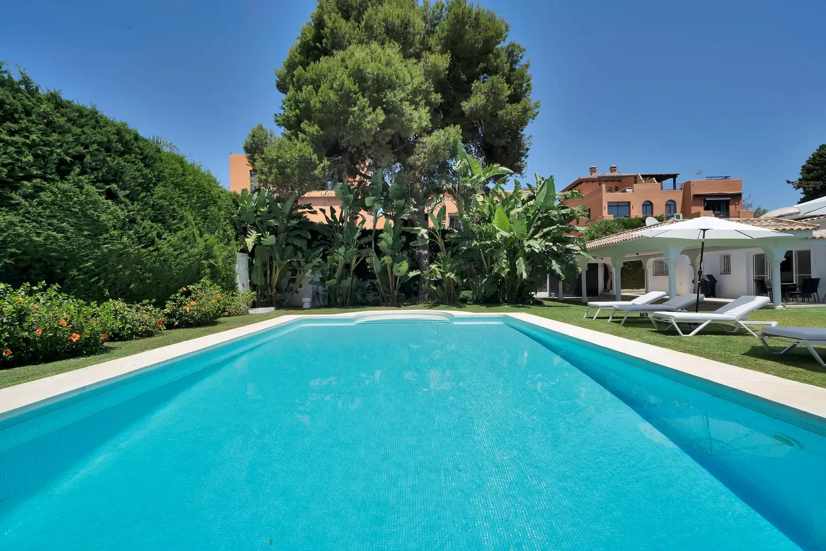 Piscina de Casa o xalet de lloguer en Estepona amb Aire condicionat, Calefacció i Jardí privat