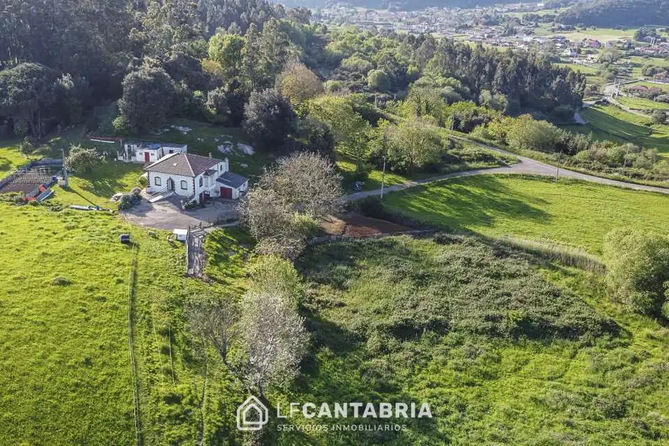 Vista exterior de Casa o chalet en venta en Camargo con Calefacción y Trastero