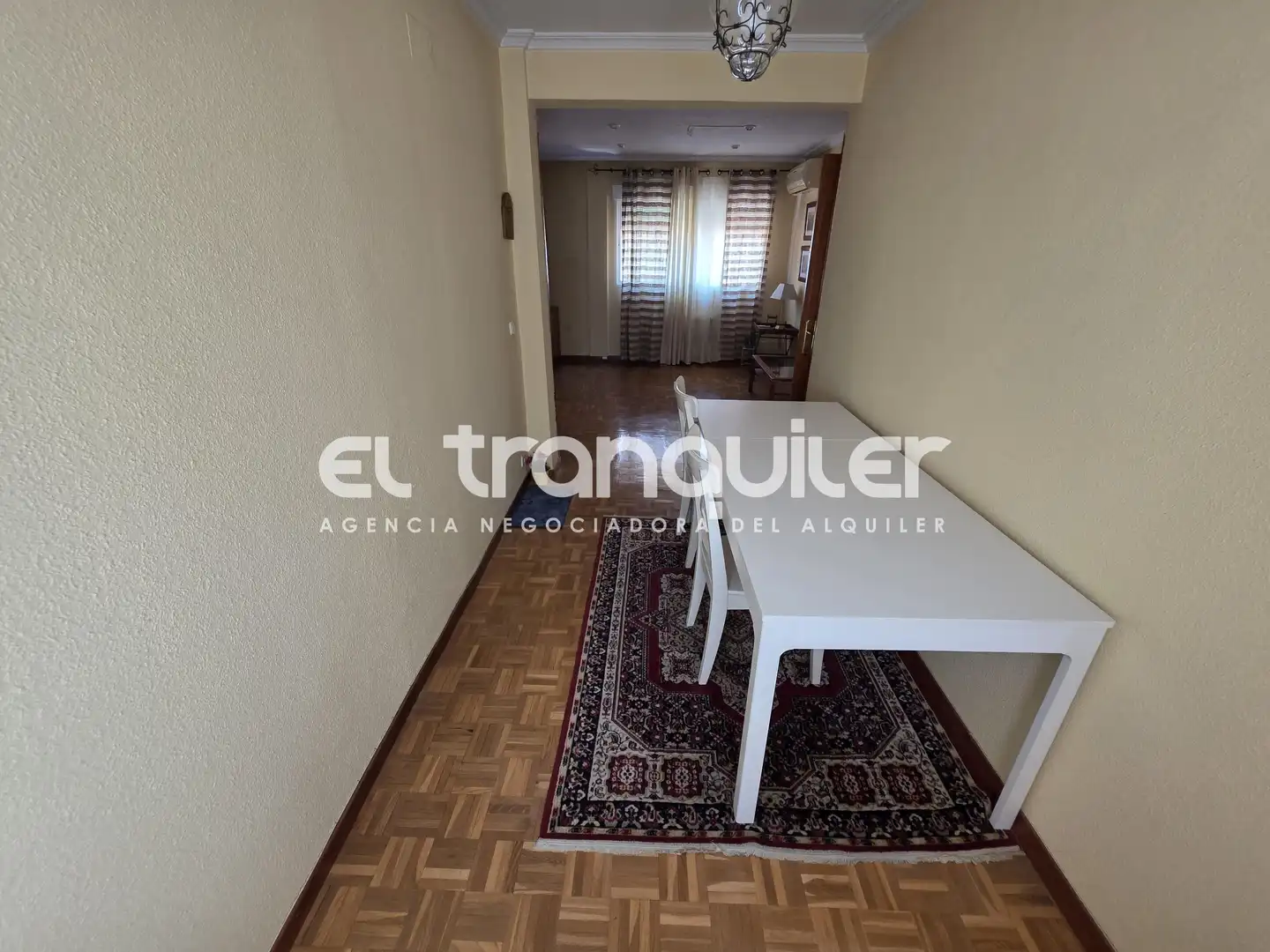 Comedor de Piso de alquiler en Madrid con Aire acondicionado, Parquet y Amueblado