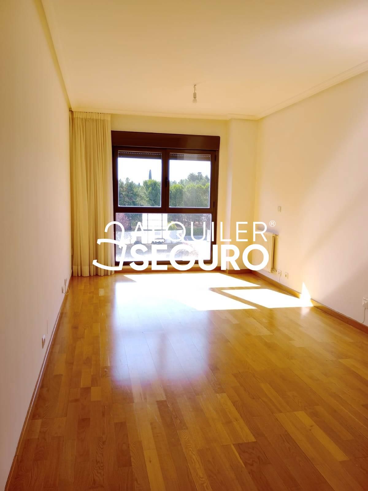 Dormitori de Pis de lloguer en  Madrid Capital amb Aire condicionat, Calefacció i Traster