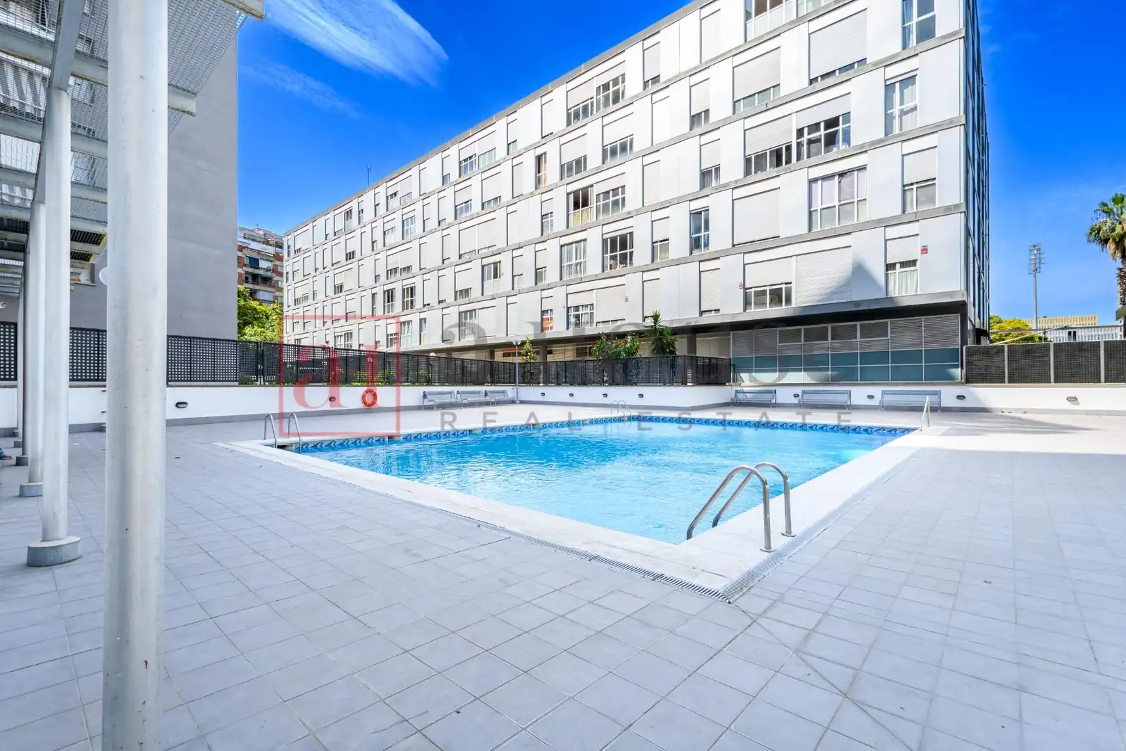 Swimming pool of Flat for sale in Barcelona  with Air Conditioner, Heating and Terrace