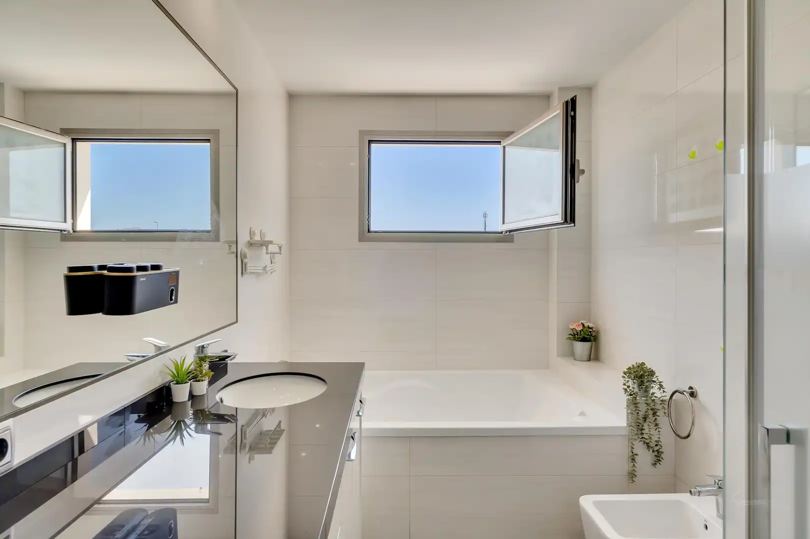 Bany de Casa o xalet en venda en Oliva amb Aire condicionat, Jardí privat i Terrassa