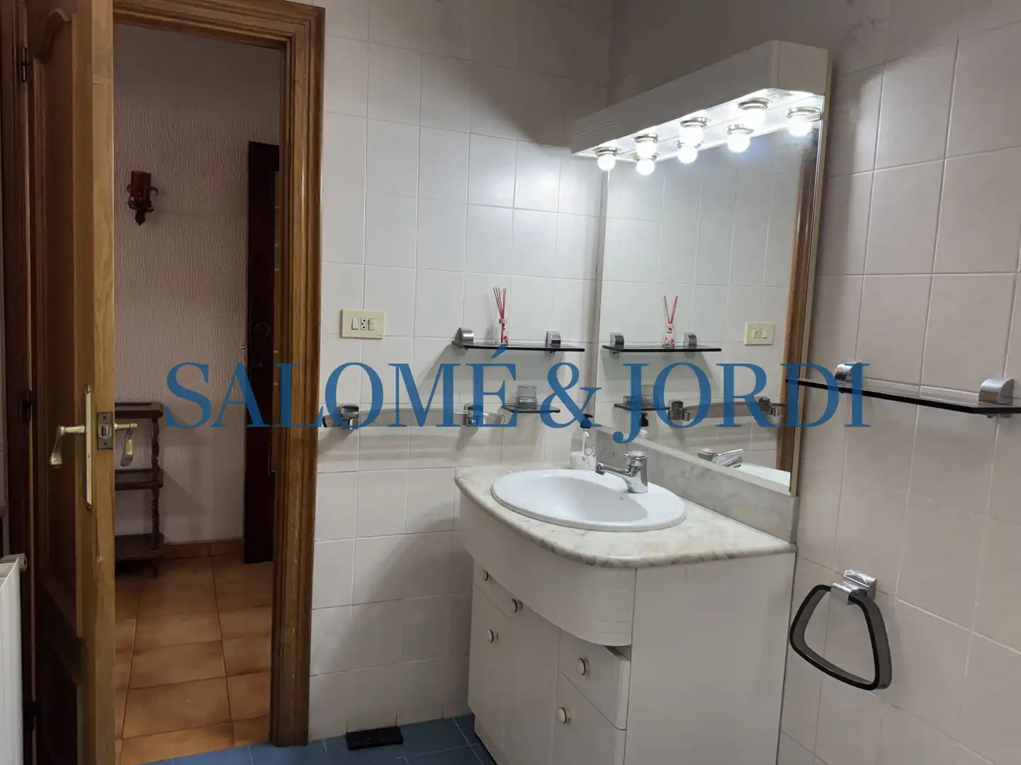 Baño de Piso en venta en Mataró con Calefacción, Terraza y Balcón