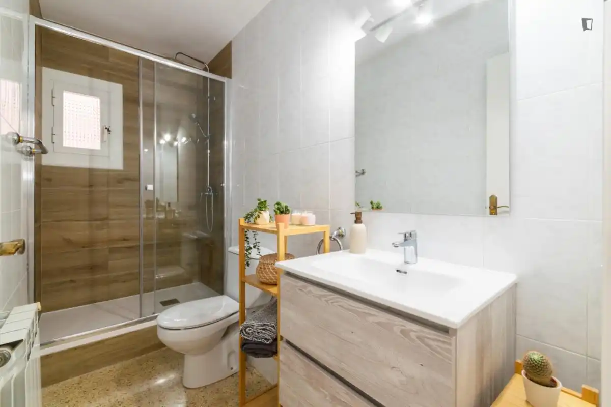 Bathroom of Apartments for share in Concòrdia - Can Rull