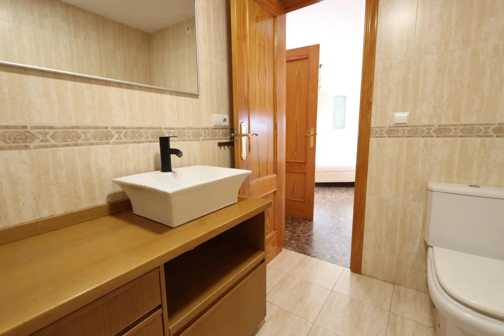 Baño de Ático en venta en La Pobla de Vallbona con Calefacción, Terraza y Trastero