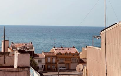 Außenansicht von Wohnung zum verkauf in Canet de Mar mit Balkon