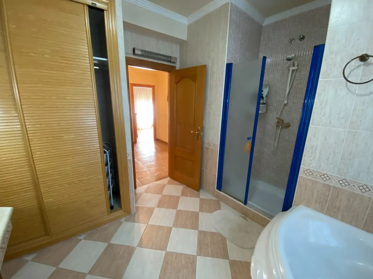 Badezimmer von Haus oder Chalet zum Verkauf in Sax mit Klimaanlage, Terrasse und Schwimmbad