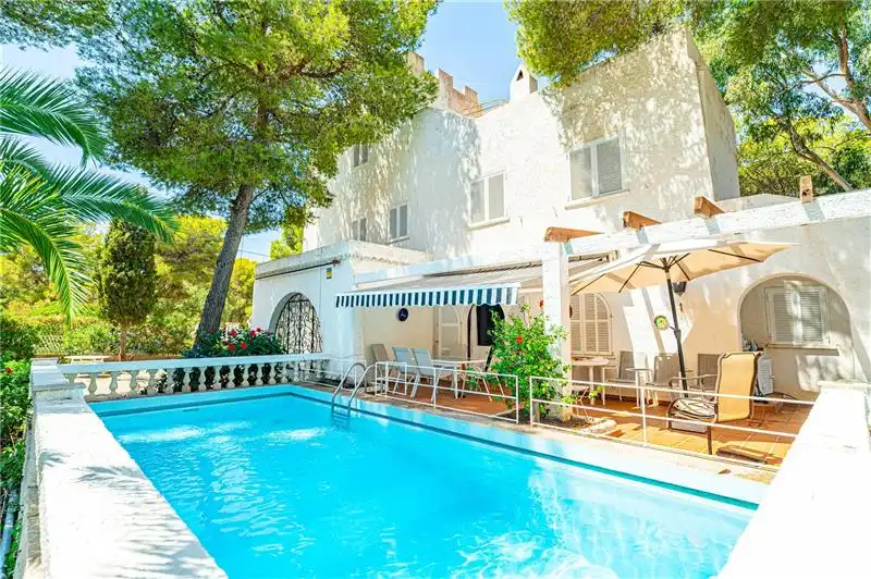 Schwimmbecken von Haus oder Chalet zum Verkauf in Calvià mit Privatgarten, Terrasse und Schwimmbad