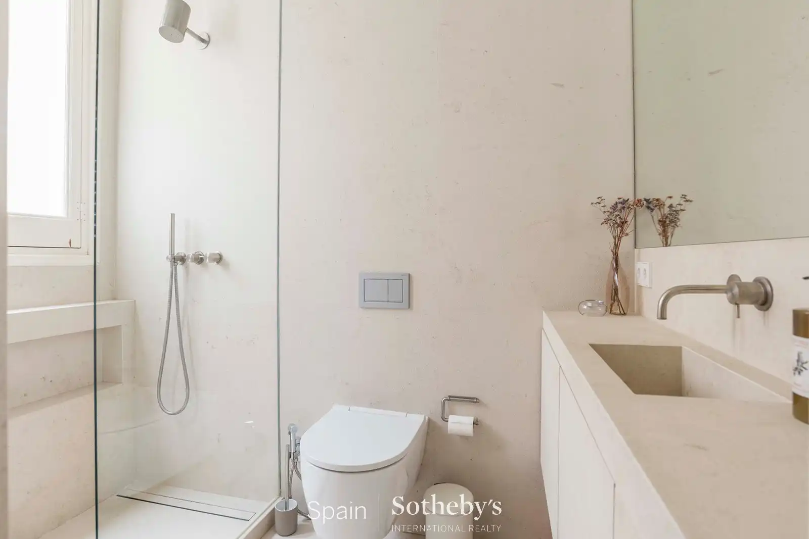 Baño de Apartamento en venta en Madrid con Aire acondicionado y Calefacción