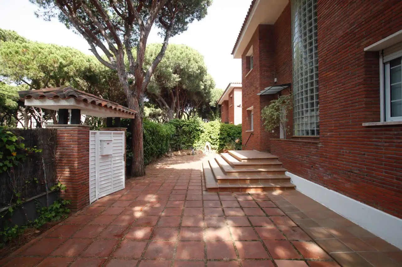 Jardín de Casa o chalet en venta en Gavà con Aire acondicionado, Calefacción y Jardín privado