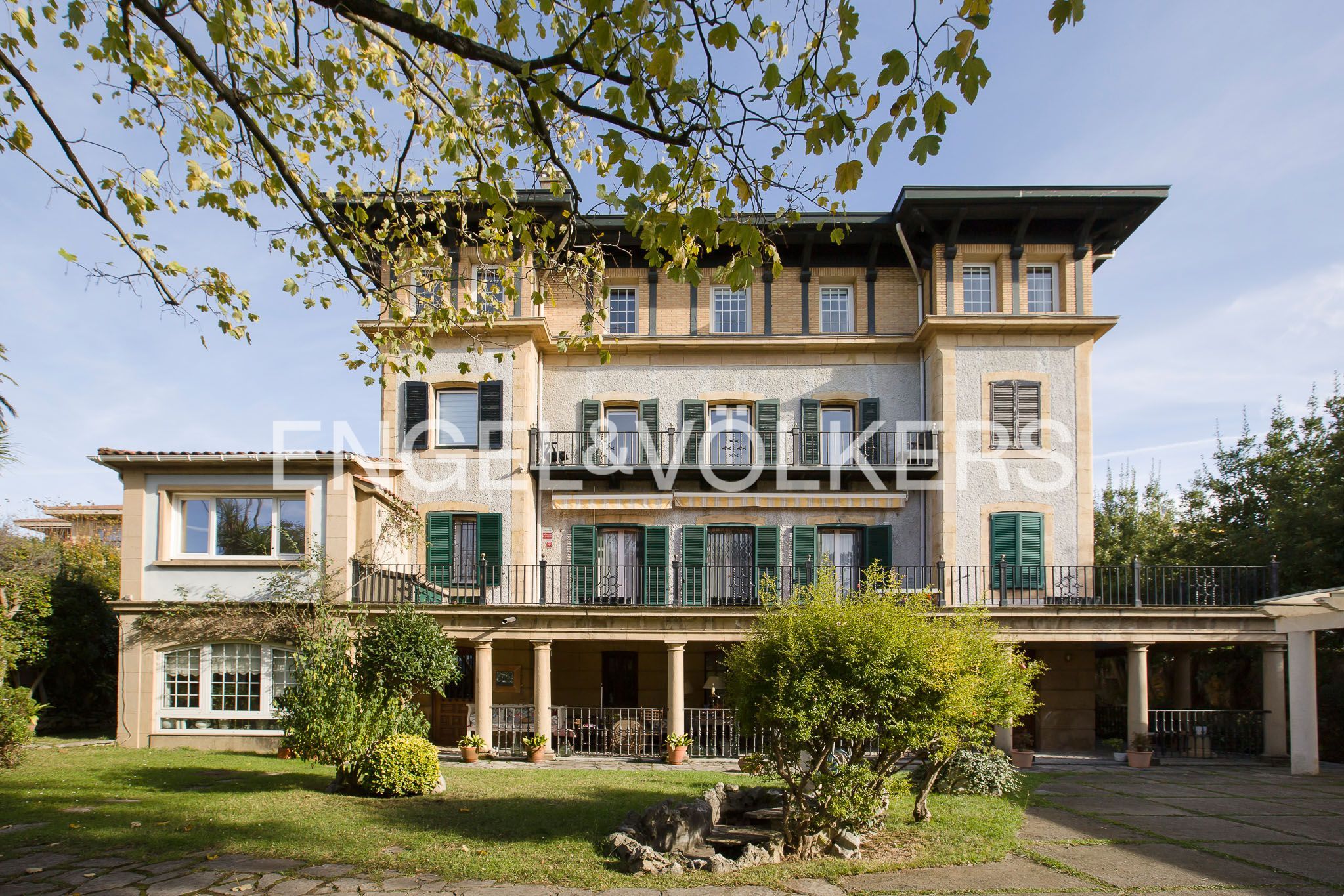 Vista exterior de Dúplex en venda en Getxo  amb Calefacció, Jardí privat i Parquet