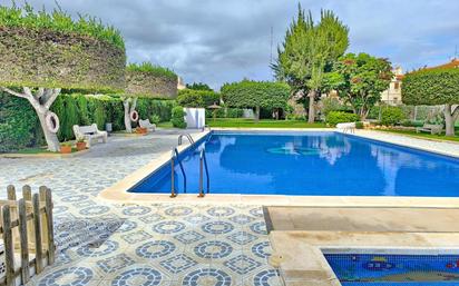 Piscina de Casa o xalet en venda en Guardamar del Segura amb Aire condicionat, Terrassa i Piscina comunitària