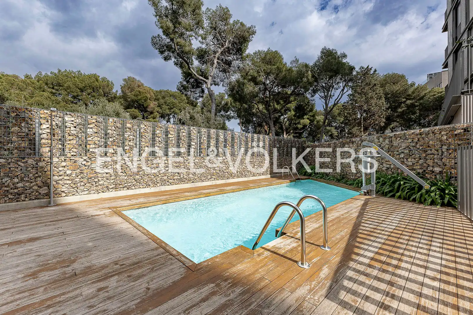 Swimming pool of Flat for sale in Barcelona  with Air Conditioner, Heating and Terrace
