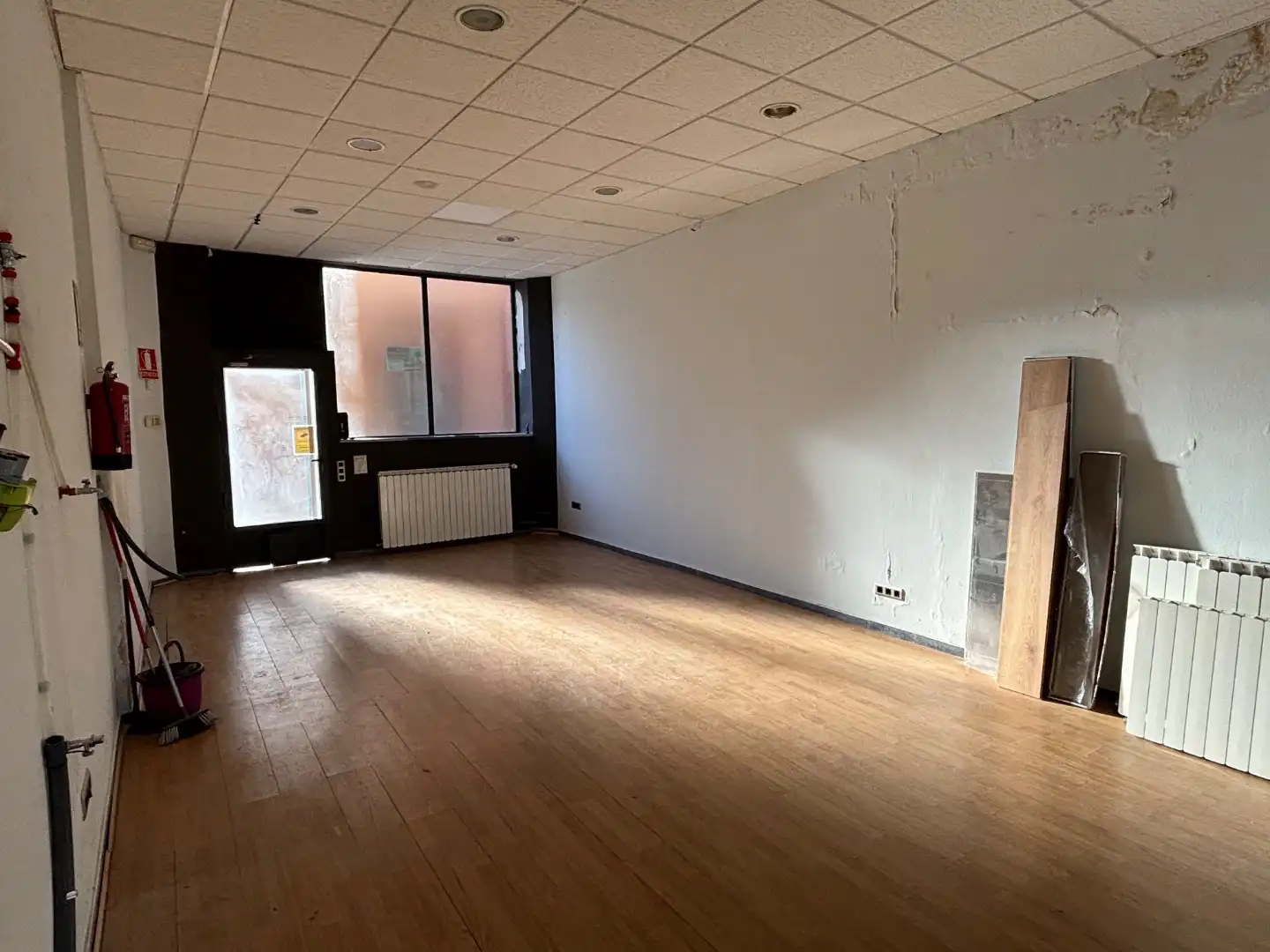 Commercial properties for rent in Zaragoza  with Air Conditioner, Heating and Parquet flooring