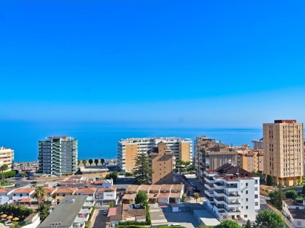Exterior view of Flat for sale in Fuengirola  with Air Conditioner, Terrace and Furnished