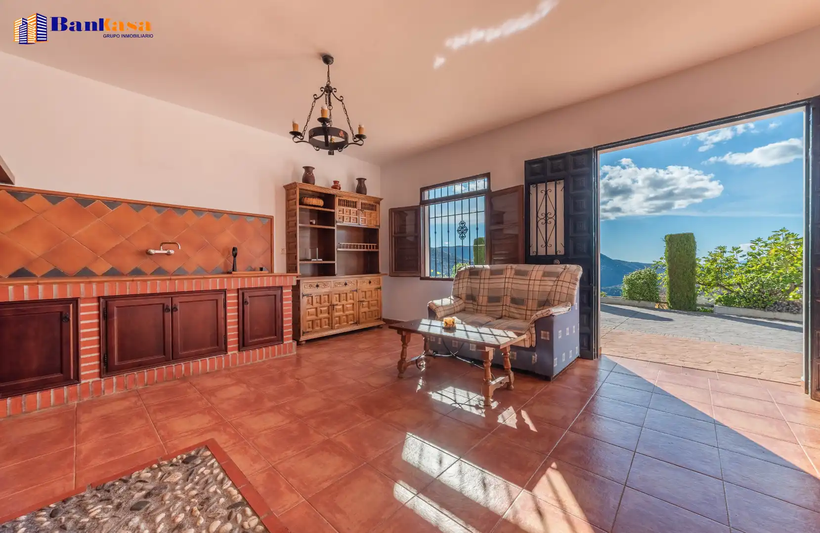 Sala de estar de Casa o chalet en venta en Casabermeja con Jardín privado, Piscina y Amueblado