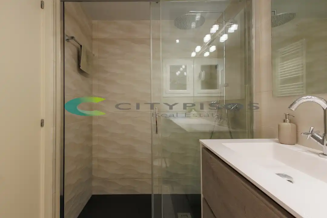 Flat with lift for sale in Avenida de Santiago Rusiñol, imagen 35
