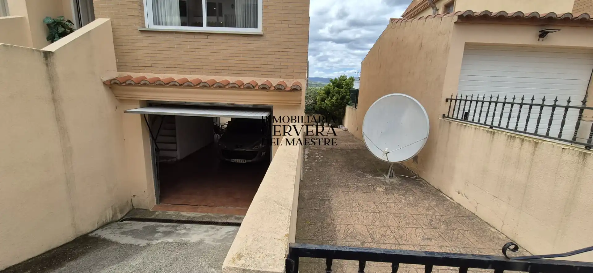 Vista exterior de Casa adosada en venda en La Salzadella amb Aire condicionat, Calefacció i Jardí privat
