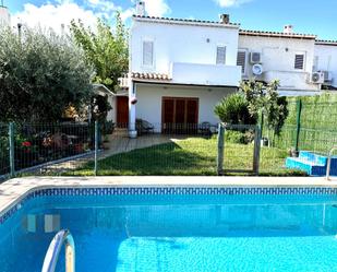 Piscina de Casa adosada en venda en Castellón de la Plana / Castelló de la Plana