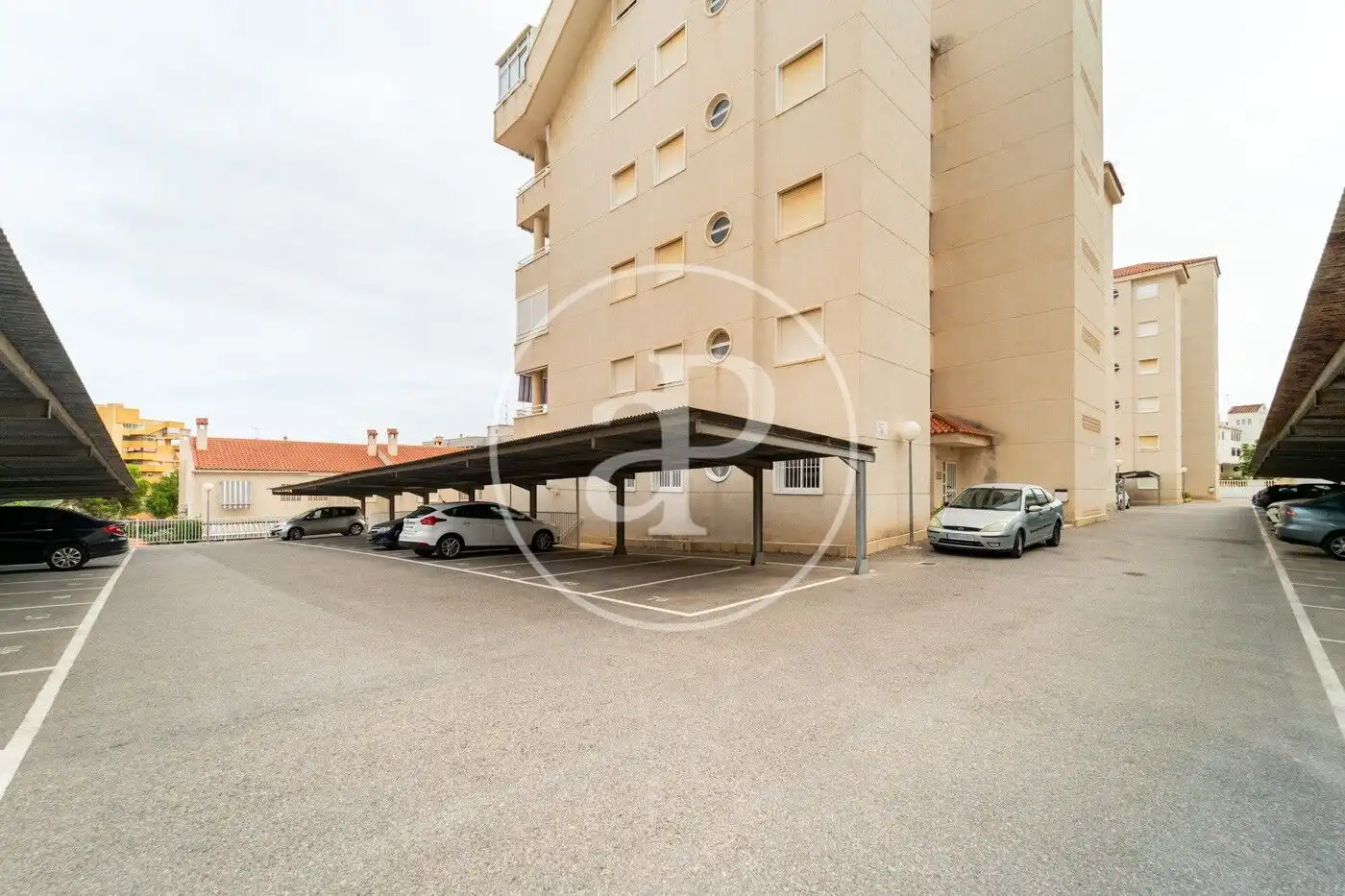 Aparcament de Pis en venda en Elche / Elx amb Aire condicionat, Calefacció i Jardí privat