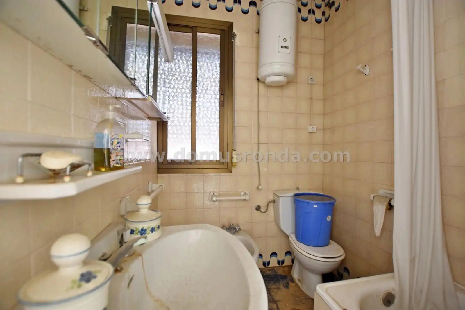Baño de Piso en venta en Ronda con Terraza y Balcón